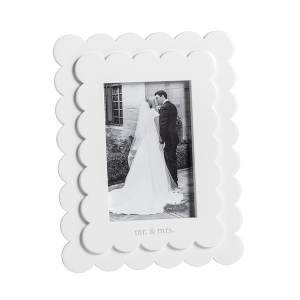Mr. & Mrs. Scallop Wood Frame (4X6)