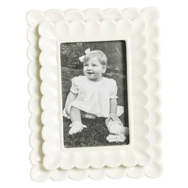 Small Scalloped Frame