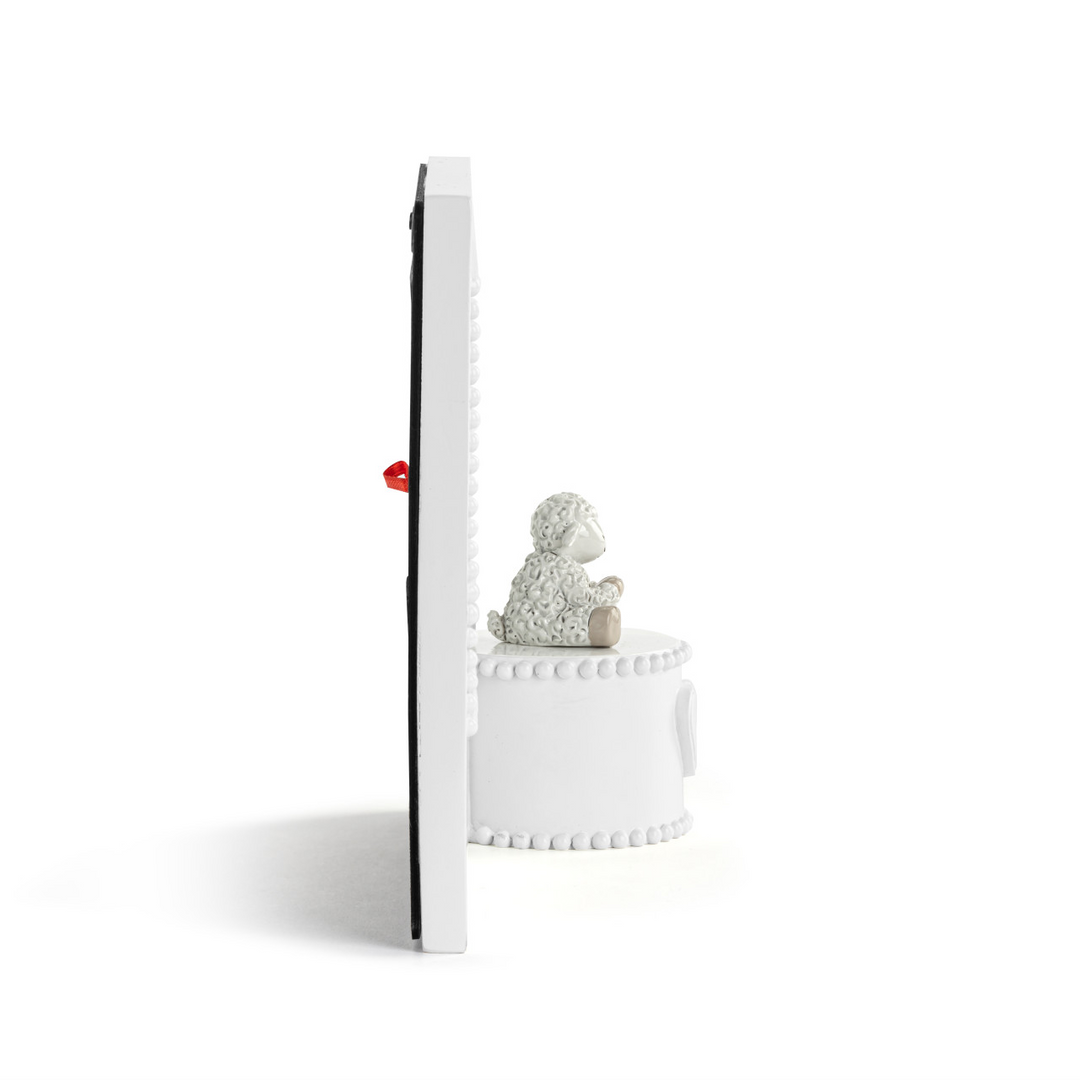 Jesus Loves Me Cream Lamb Musical Frame (8x7)